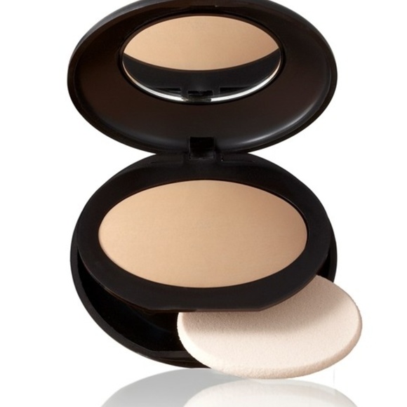 Laura Geller Other - Laura Geller Baked Foundation, Golden Medium New